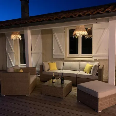 Prázdninový dům Maison Avec Sa Grande Terrasse Ensoleillee *