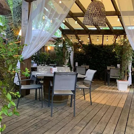 Prázdninový dům Maison Avec Sa Grande Terrasse Ensoleillee Gujan-Mestras