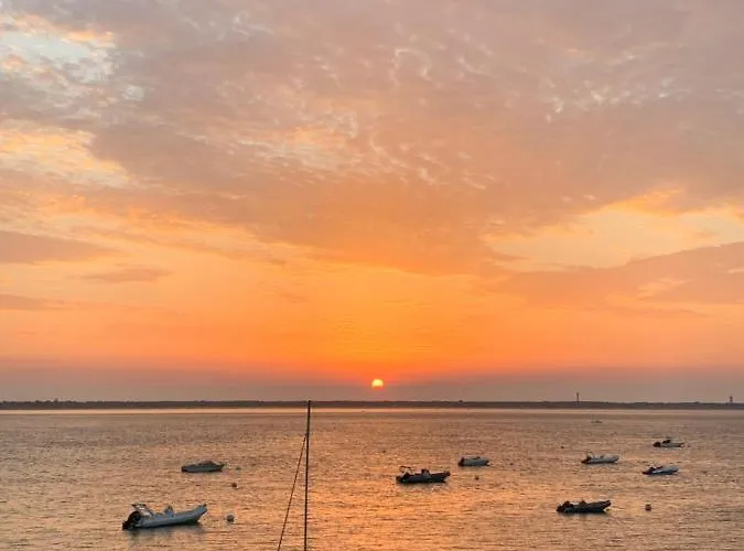 Prázdninový dům Maison Avec Sa Grande Terrasse Ensoleillee *